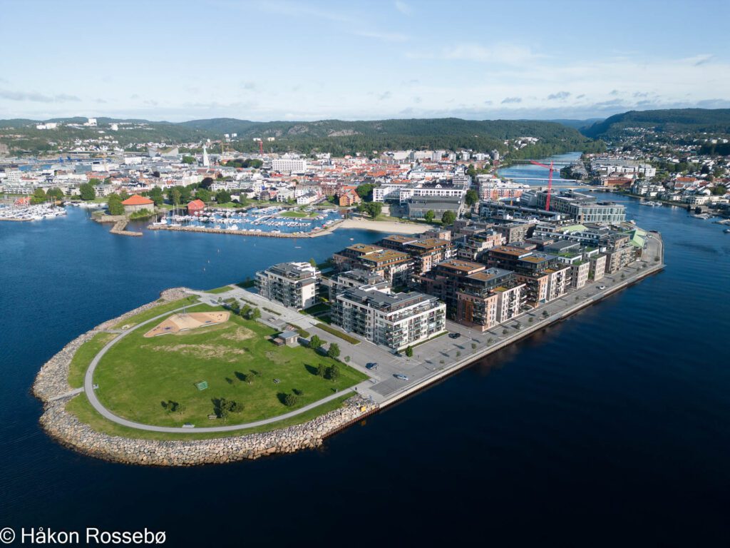 Bystranda Blå, Tangen og Kristiansand bilde tatt fra drone, bystranda, arkitektur foto