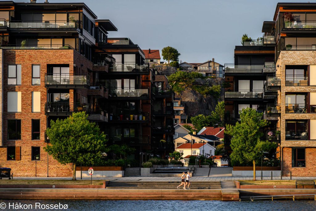 Bystranda Blå i Kristiansand, kveldssol, arkitektur foto, Kuholmen, joggere