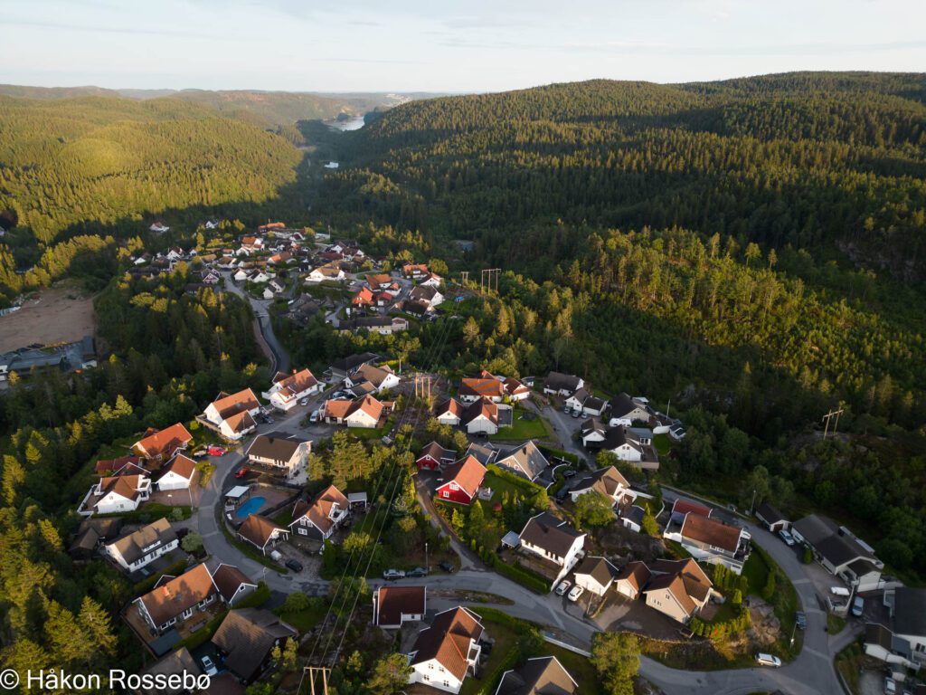Lomtjønn i Vennesla tatt med drone, utsikt mot Ålefjær